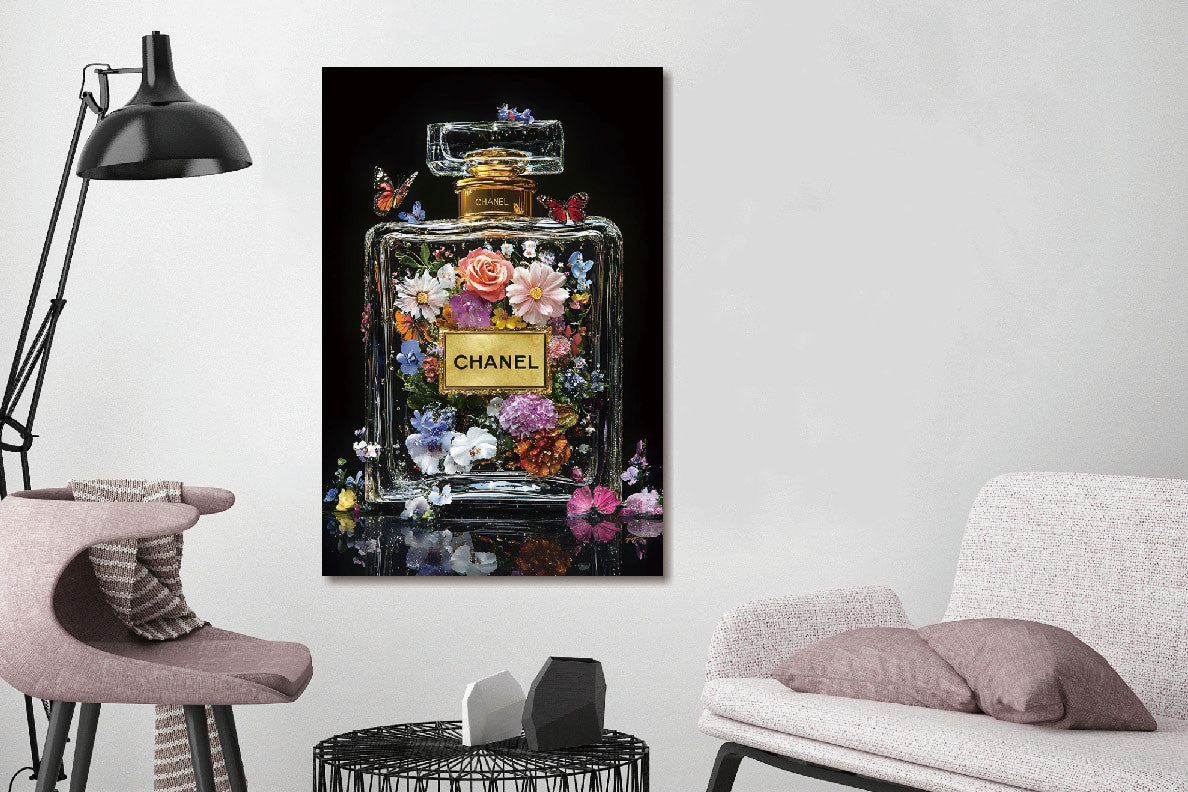 Glasbild «Transparentes Parfüm mit Blumen» 80 × 120 cm – Ansicht 2