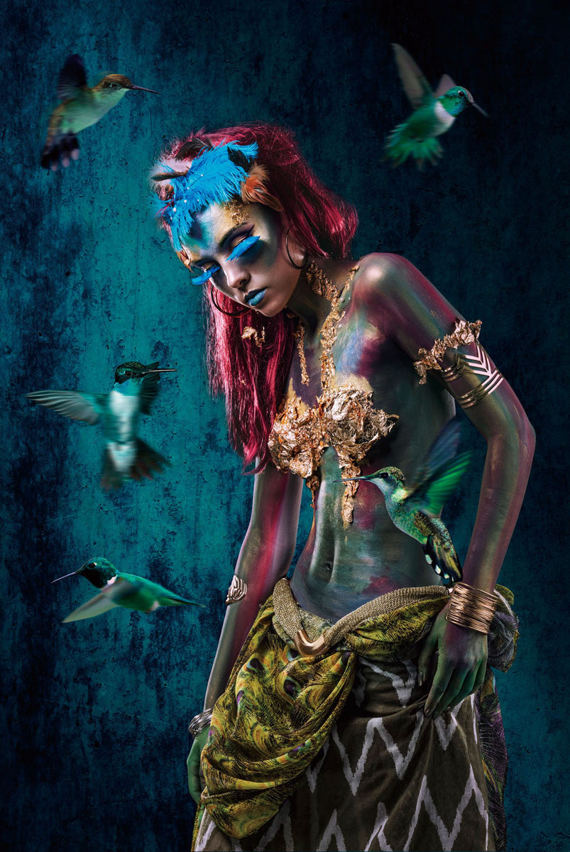 Glasbild «Frau mit Kolibris» 80 × 120 cm