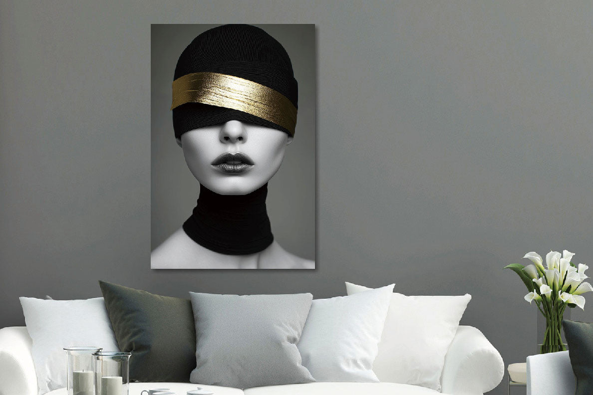 Glasbild «Frau mit schwarzer Mütze und goldenem Stirnband» 80 × 120 cm – Ansicht 2