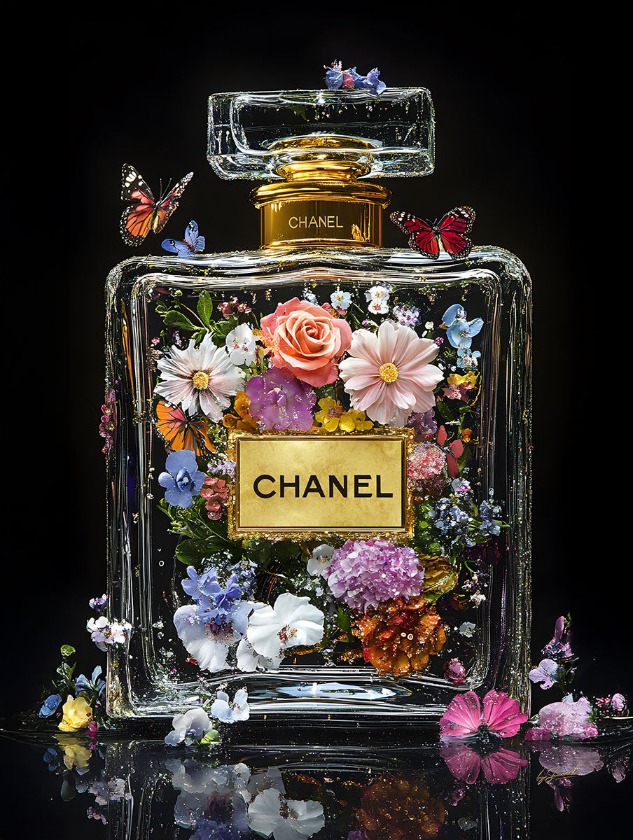 Glasbild «Transparentes Parfüm mit Blumen» 80 × 120 cm