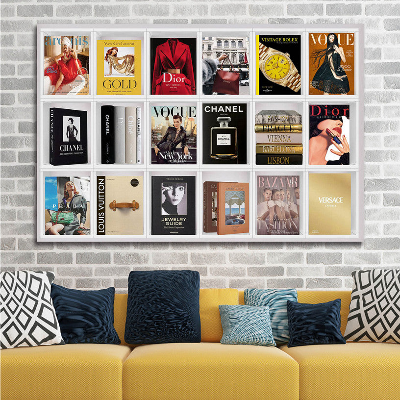 Glasbild «Bücherregal mit Designermarken 2» 120 × 80 cm – 3D-Relief – Ansicht 2