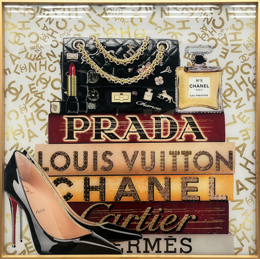 Glasschilderij met kristallen en lijst 80x80cm Tas en parfum op boeken